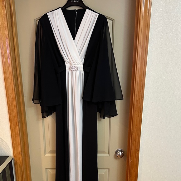 Vintage 70’s Black and White Glamour Dress - Picture 3 of 8